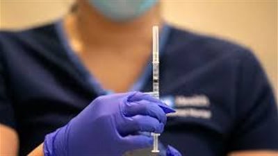 طبيب أمريكي: عدم تناول اللقاح سيؤدي إلى موت الآلاف يوميًا.. ولهذا وافقت عليه