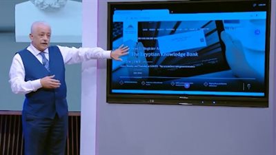 وزير التعليم يلقي محاضرة للطلاب عبر 