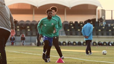 قبل مواجهة الجونة.. لاعبو الإسماعيلي يؤدون عمليات الإحماء وسط أجواء حماسية (صور)