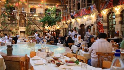 تعرف على الأعداد المسموح بها في احتفالات الكريسماس