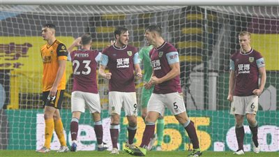 بيرنلي يهزم وولفرهامبتون بثنائية في الدوري الإنجليزي