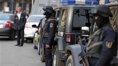 يقلد العلامات التجارية العالمية .. ضبط 10 آلاف طن زيوت سيارات مغشوشة بمصنع بقليوب 