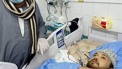 أحمد مات قبل الاستجابة لمناشدة والده.. وفاة شاب مصاب بالشلل الرباعي وقرح الفراش في المنوفية