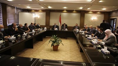 أشرف صبحي وحسن مصطفى يناقشان آخر استعدادات مونديال اليد