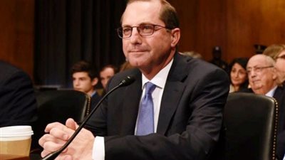 اليوم.. وزير الصحة الأمريكي يحصل على لقاح كورونا