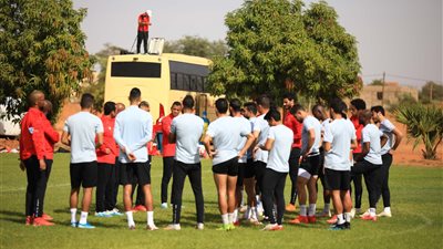 محاضرة نظرية قبل انطلاق مران الأهلي الأخير بالنيجر