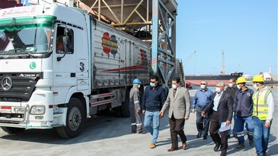 ميناء دمياط يتعامل مع 17 سفية خلال الـ24 ساعة الماضية