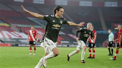 كافاني يقود هجوم مانشستر يونايتد في مواجهة إيفرتون