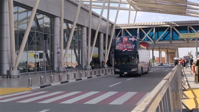 سيارة مكشوفة في استقبال 