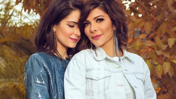 الفنانة اصالة وابنتها
