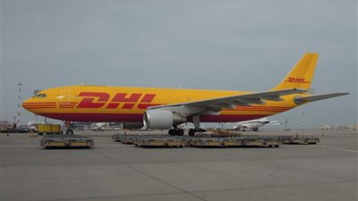 سلطنة عُمان تستقبل أول دفعة من لقاح فايزر