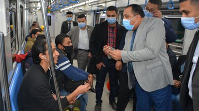 تحرير 1600 محضر لعدم ارتدء الكمامة خلال حملة داخل مترو الأنفاق (صور)