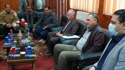 بدون إجراءات احترازية.. تكريم مدير علاقات 