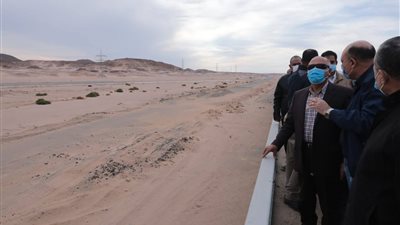 وزير النقل يتفقد مسار مشروع إعادة تأهيل خط سكة حديد 