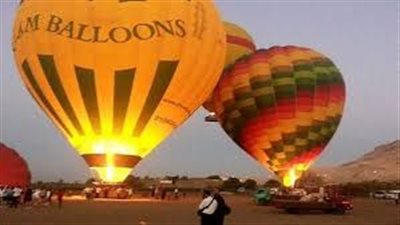 400 سائح يرتادون البالون الطائر بمطار الأقصر اليوم