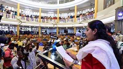 لأول مرة.. فتاة تبلغ 21 عامًا تتولى منصب 