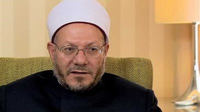 هل يجوز للمرأة تفتيش هاتف زوجها؟..  المفتي يجيب