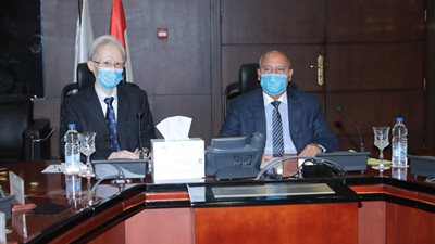 وزير النقل يبحث مع السفير الياباني بالقاهرة إعادة تأهيل 35 قطاراً  بالأسطول الحالي للخط الثاني لمترو الانفاق