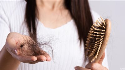 مع تزايد مشكلة تساقط الشعر في الشتاء.. 5 طرق للإسعاف السريع