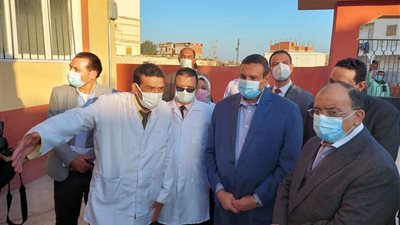 وزير التنمية المحلية يختتم زيارته بالبحيرة بقرية زاوية صقر ضمن مبادرة 