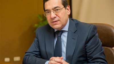 طارق الملا: توطين التصنيع المحلي للمعدات اللازمة لأنشطة البترول والغاز والمشروعات القومية