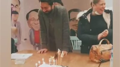 صابرين تحتفل بعيد ميلاد أحمد حاتم في كواليس تصوير 