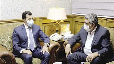 أحمد مجاهد يسلم وزير الرياضة ملفًا كاملًا عن كيفية إقامة انتخابات اتحاد الكرة (خاص)