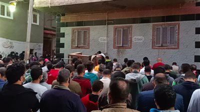 المئات يشيعون جثمان الطفلة ليلى بمقابر العائلة في منوف (صور)