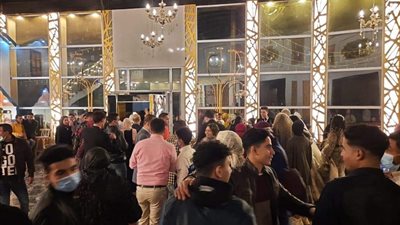 المعازيم بدون كمامات.. فض حفلي زفاف وتشميع القاعات بالشرقية (صور)