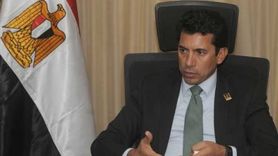 وزير الرياضة يوضح كواليس جلستيه مع فرجاني ساسي