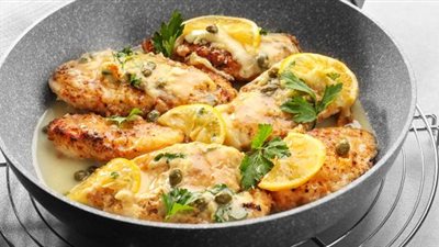 طريقة عمل الدجاج بالليمون والبطاطا في نفس المقلاة