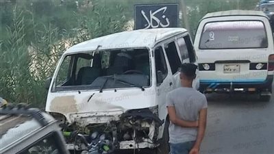 إصابة 8 إثر انقلاب 