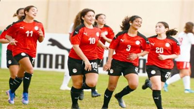 لاعبات منتخب الكرة النسائية: 