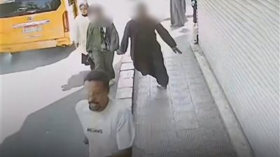 القبض على المتهم بسرقة مبلغ مالي من سيدة أمام بنك في قنا