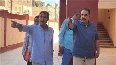وكيل تعليم الأقصر يتفقد عددًا من المدارس.. ويؤكد: الانضباط يبدأ قبل جرس الحصة الأولى