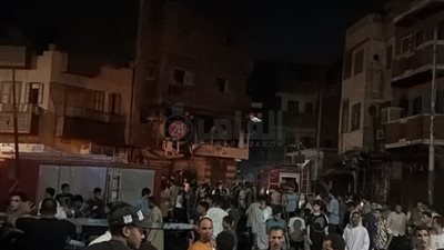 النيران التهمت 5 محلات وشادر.. 6 سيارات إطفاء للسيطرة على حريق بميدان النوبة في قنا