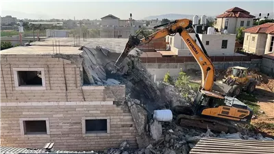الاحتلال يهدم منازل الفلسطينيين في قرية قلنديا