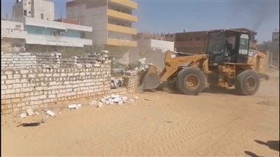 إزالة تعديات ومخالفات بناء في 3 مناطق بالخارجة في الوادي الجديد