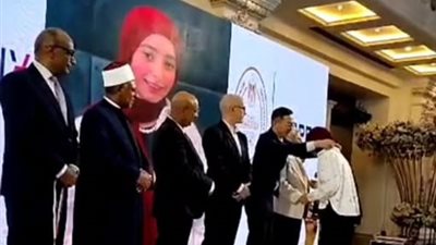 طالبة منطقة كفر الشيخ الأزهرية تحصل على منحة تدريبية خلال تكريمها بحفل المنصة اليابانية بالقاهرة