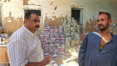 الكتب على المقاعد من أول يوم... وكيل تعليم الأقصر يتابع جاهزية المدارس لاستقبال العام الدراسي الجديد