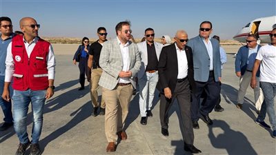 محافظ شمال سيناء يستقبل وزير شؤون الشرق الأوسط البريطاني بمطار العريش