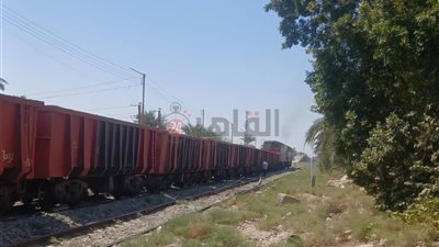 دون إصابات.. تحرك قطار بضائع بعد رفع آثار حادث اصطدامه بسيارة ربع نقل في قنا
