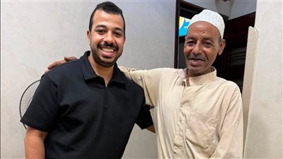 من حلم بسيط إلى عمرة مجانية.. حكاية عم فوزي شيال الإسبتة الذي أبكى القلوب وحقق أمنيته