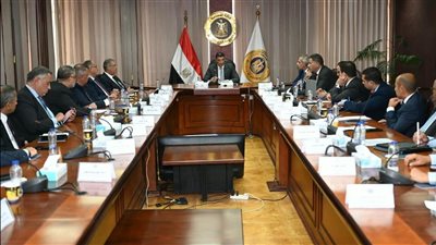 لزيادة صادرات السيارات.. وزير الصناعة يبحث مع اتحاد الصناعات فرص جذب الشركات العالمية