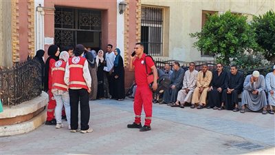 الهلال الأحمر يصل إلى مستشفى منوف لدعم مصابي حادث ميكروباص العمالة بالمنوفية