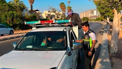 قبضة مرورية بالعاشر من رمضان بالشرقية لمواجهة ظاهرة نقل العمال بطرق غير آمنة والتصدي للمخالفات