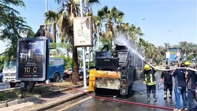 السيطرة على حريق إحدى معدات النظافة أمام مول أركان بالشيخ زايد