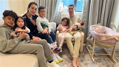 جورجينا تتبنى أبناء كريستيانو رونالدو الثلاثة الأكبر سنا