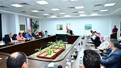 محافظ جنوب سيناء يبحث مع مستثمري نويبع وطابا سبل تنشيط السياحة وإزالة المعوقات