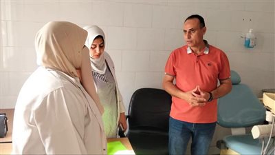 وكيل صحة بني سويف يفاجئ الوحدة الصحية ببني هارون ويوجه بإحالة المتغيبين للتحقيق